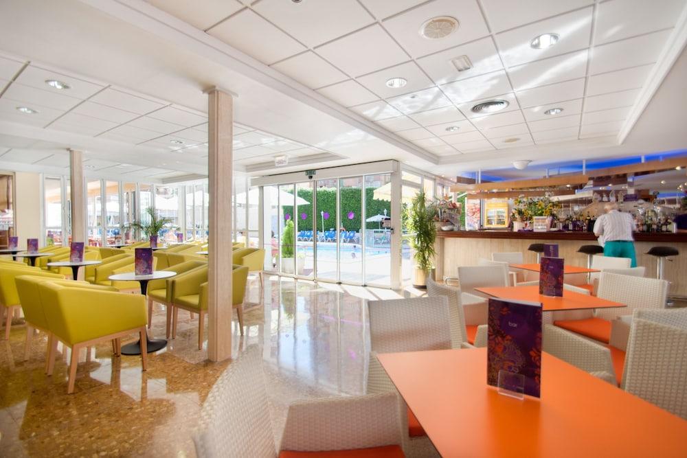 Hotel Servigroup Nereo Бенидорм Екстериор снимка