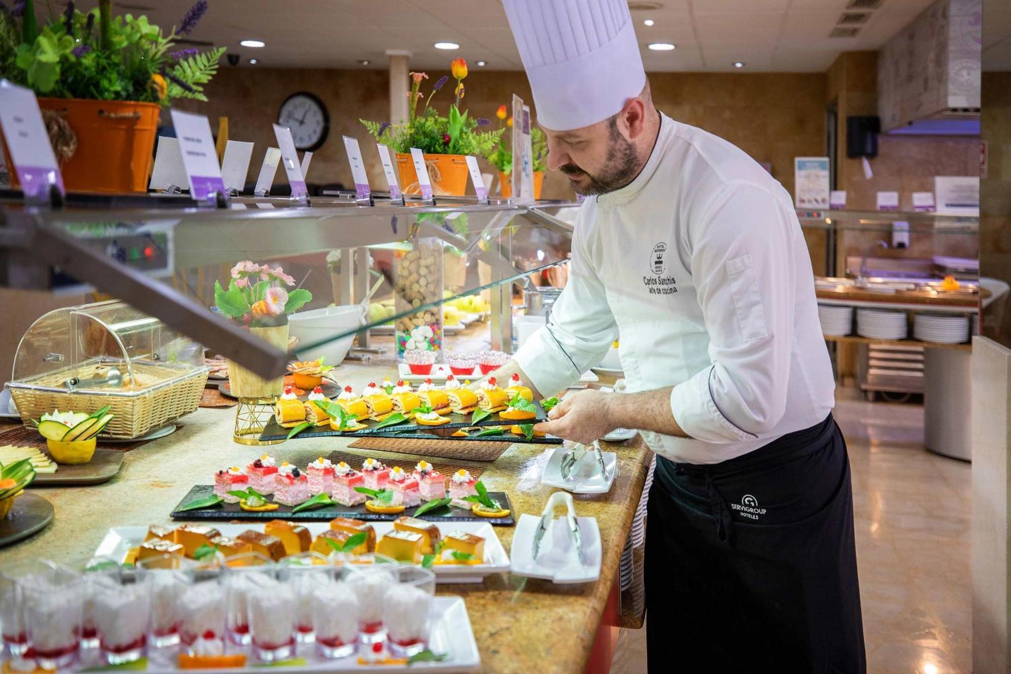 Hotel Servigroup Nereo Бенидорм Екстериор снимка