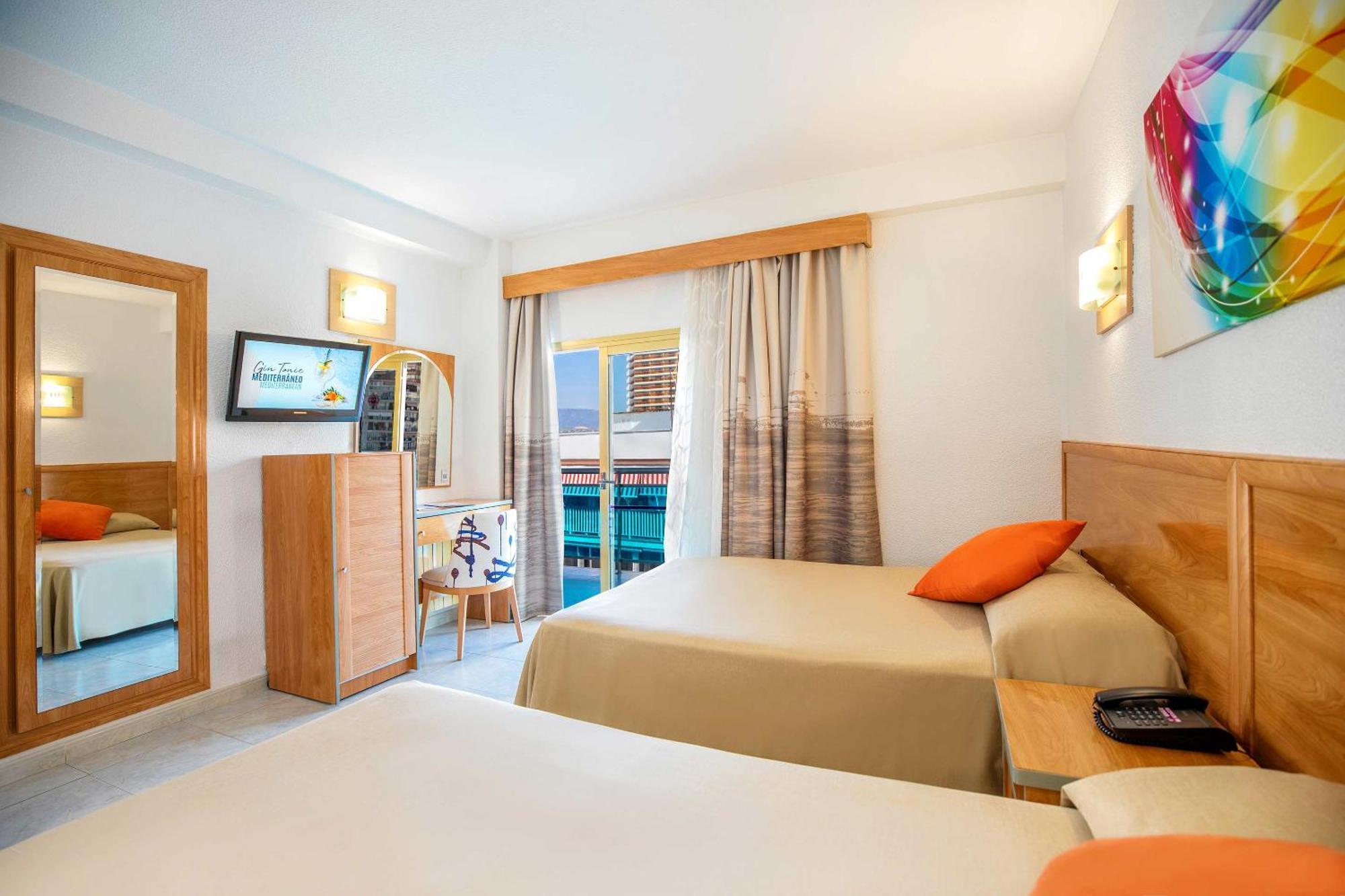 Hotel Servigroup Nereo Бенидорм Стая снимка